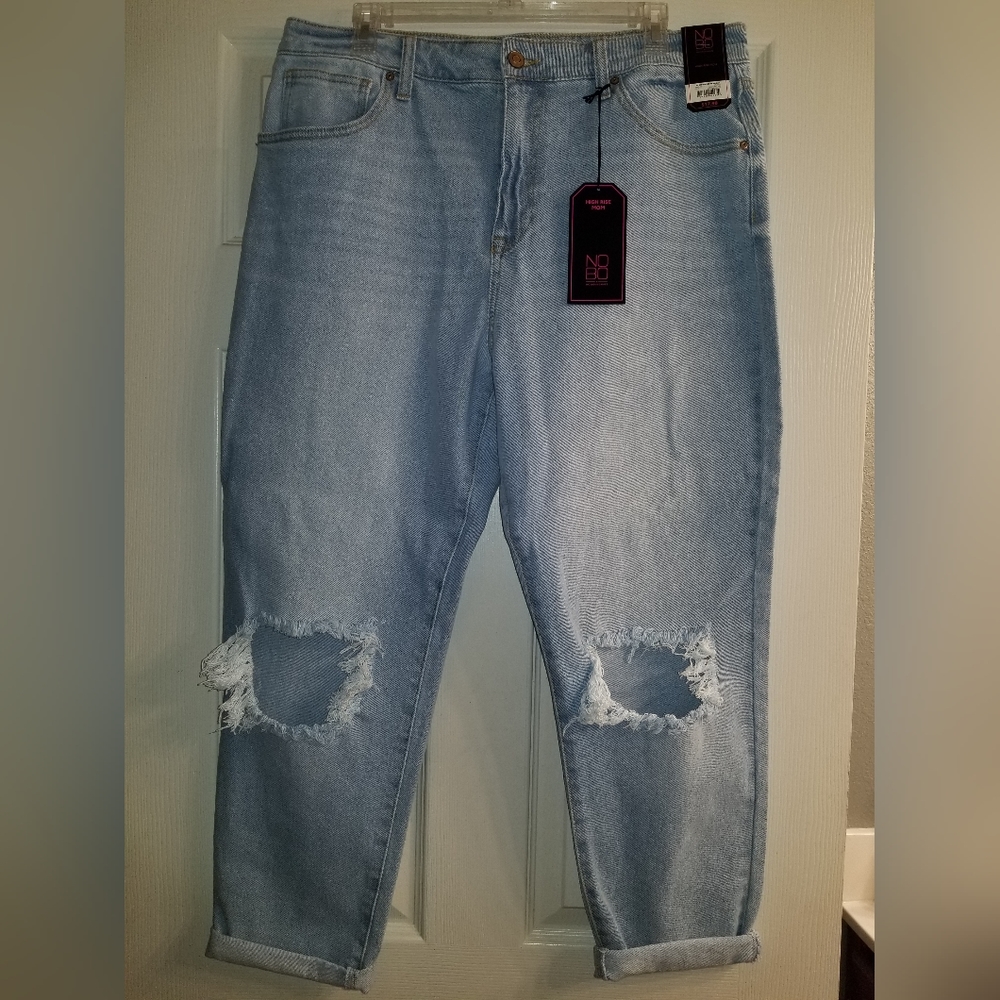 Women's Juniors No Boundaries Distressed Crop High Rise Light Wash Mom Jeans 17